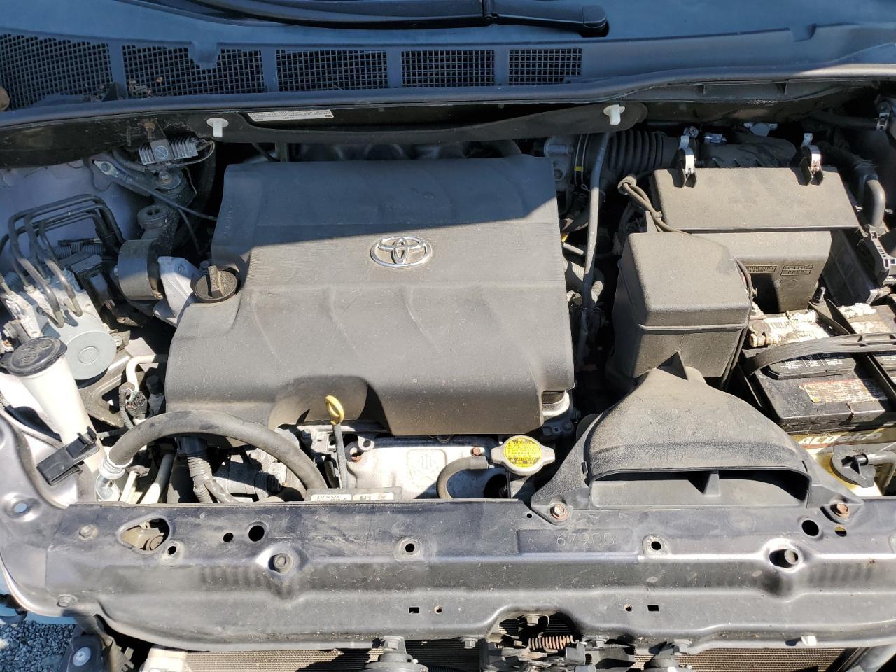2016 TOYOTA SIENNA