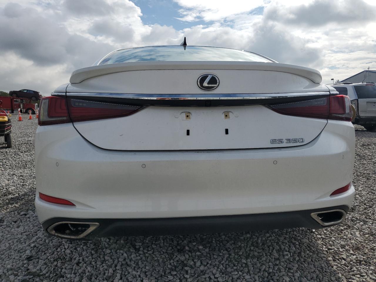2025 LEXUS Es