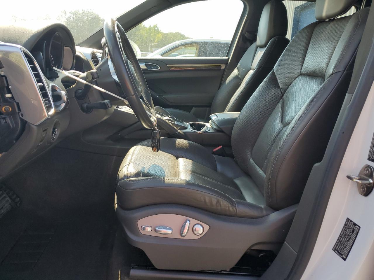 2016 PORSCHE CAYENNE