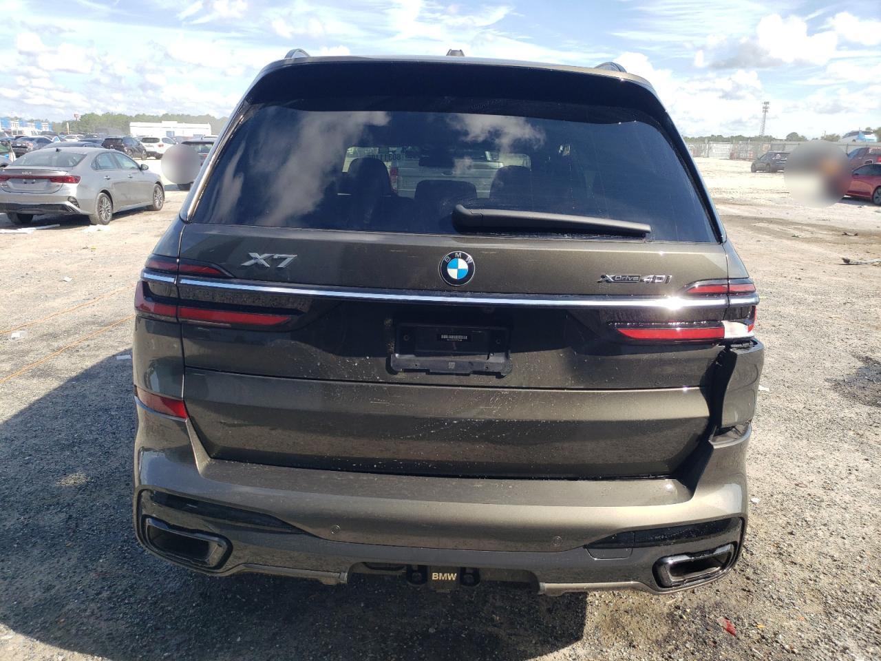 2023 BMW X7