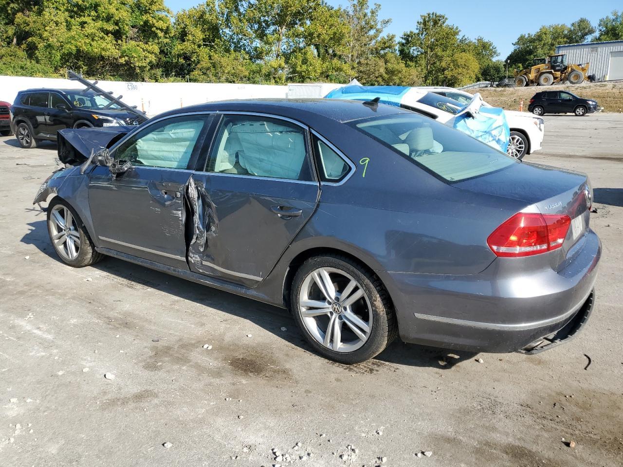 2014 VOLKSWAGEN Passat
