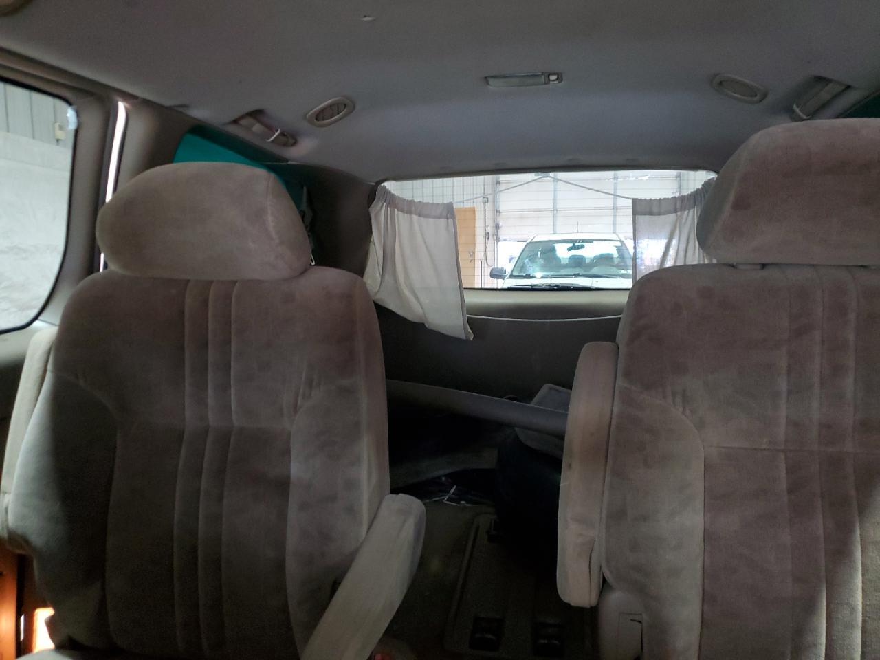 2002 TOYOTA SIENNA