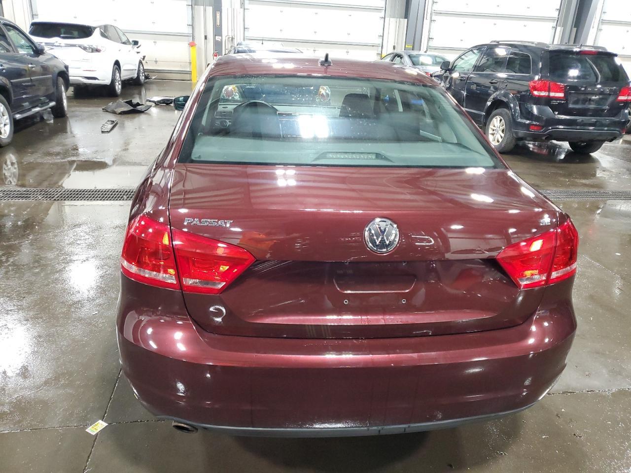 2013 VOLKSWAGEN Passat