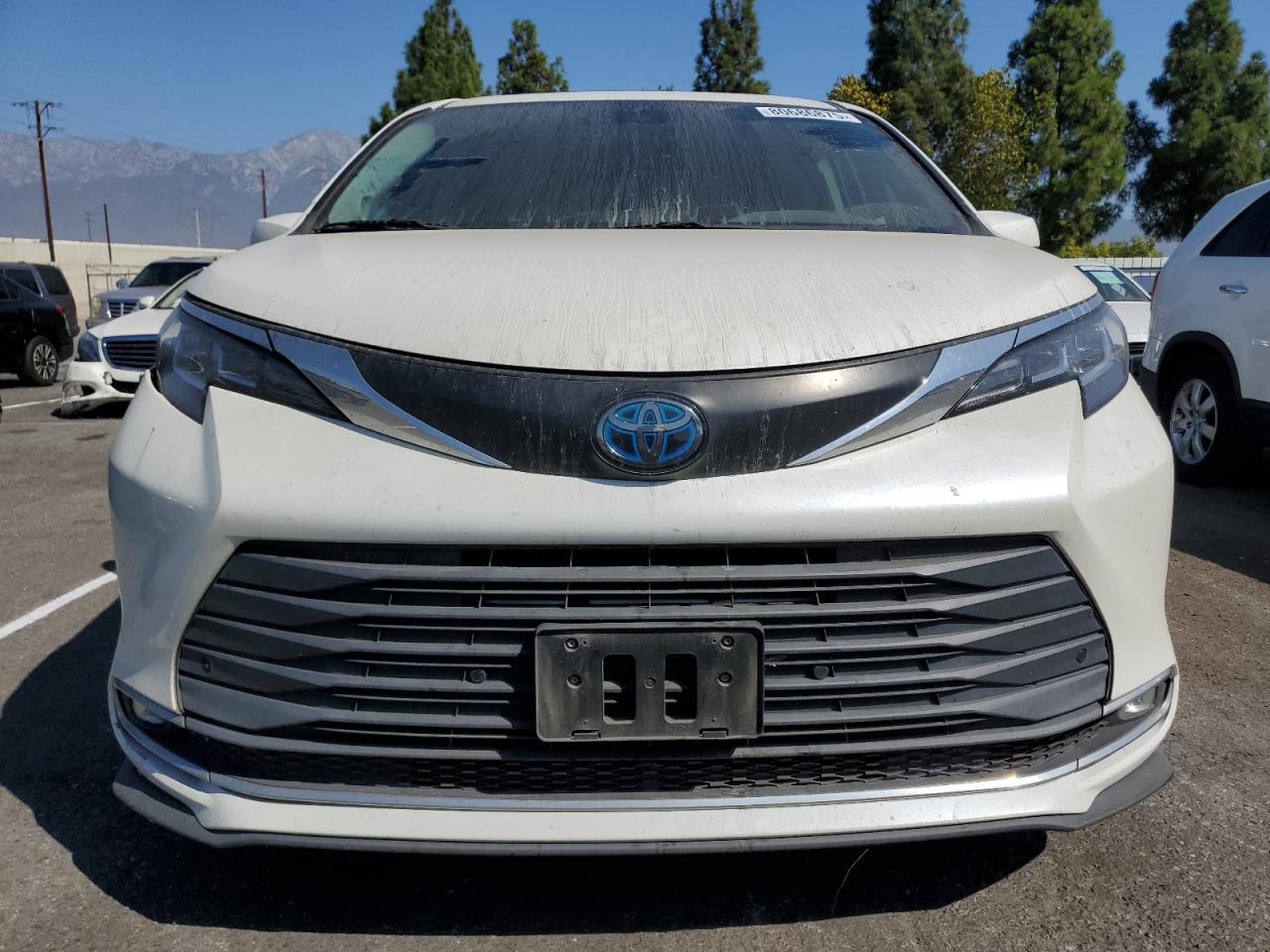 2021 TOYOTA SIENNA