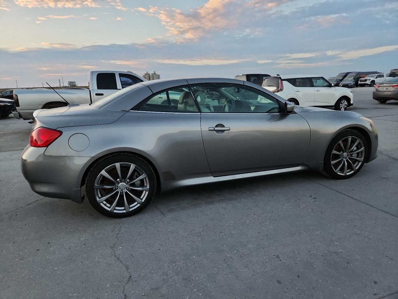 2009 INFINITI G37