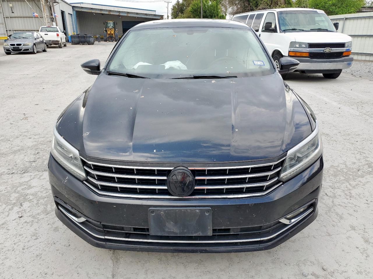2018 VOLKSWAGEN Passat
