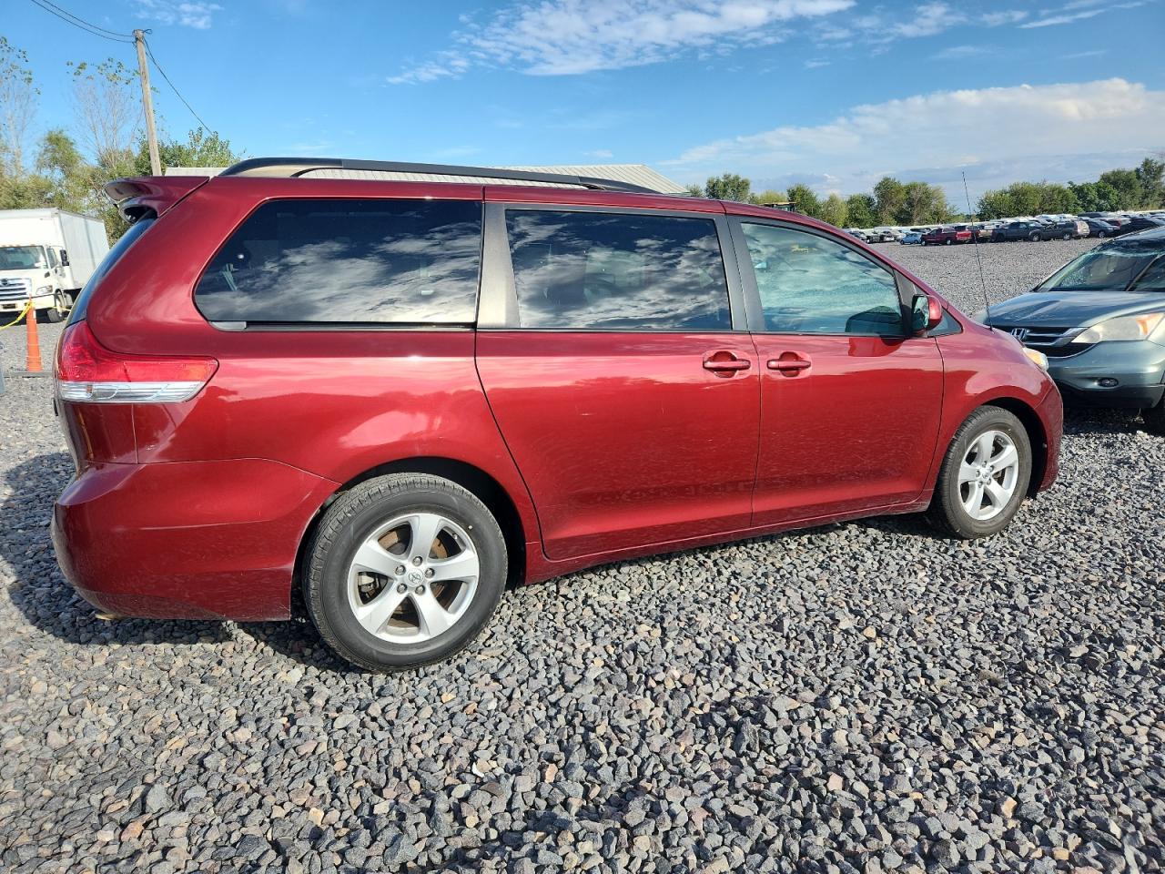 2013 TOYOTA SIENNA