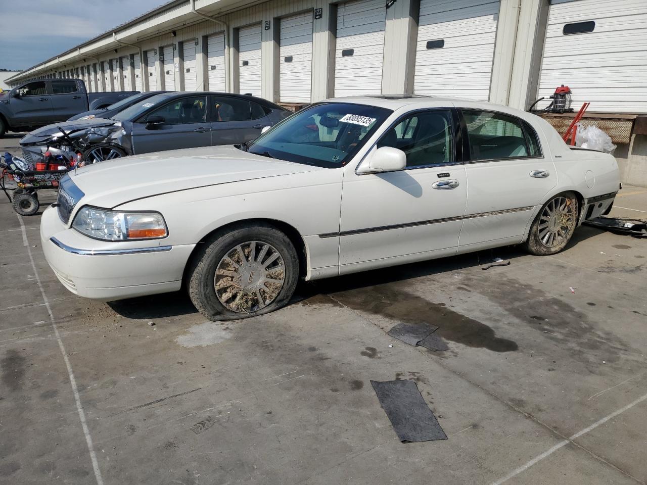 2004 LINCOLN Town Car