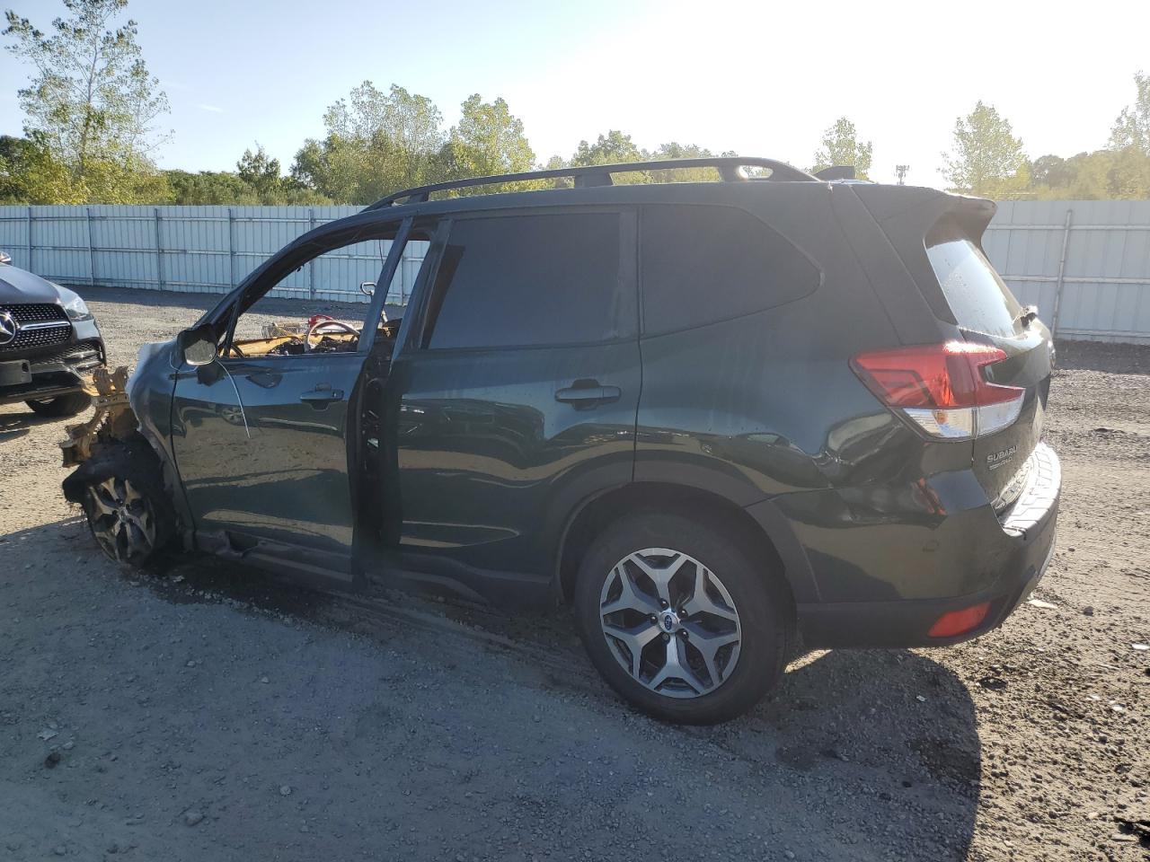 2022 SUBARU FORESTER