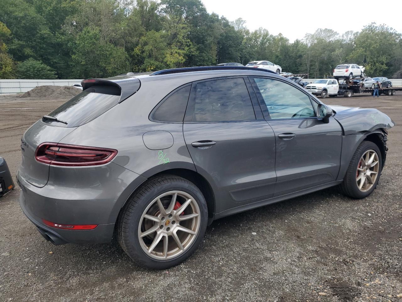 2018 PORSCHE Macan