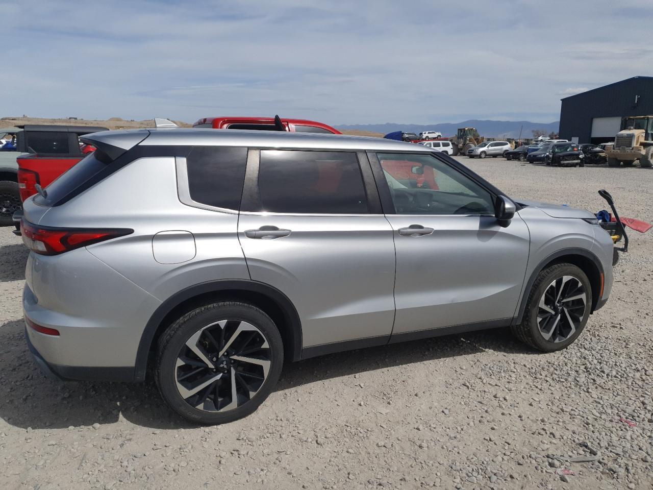2022 MITSUBISHI outlander