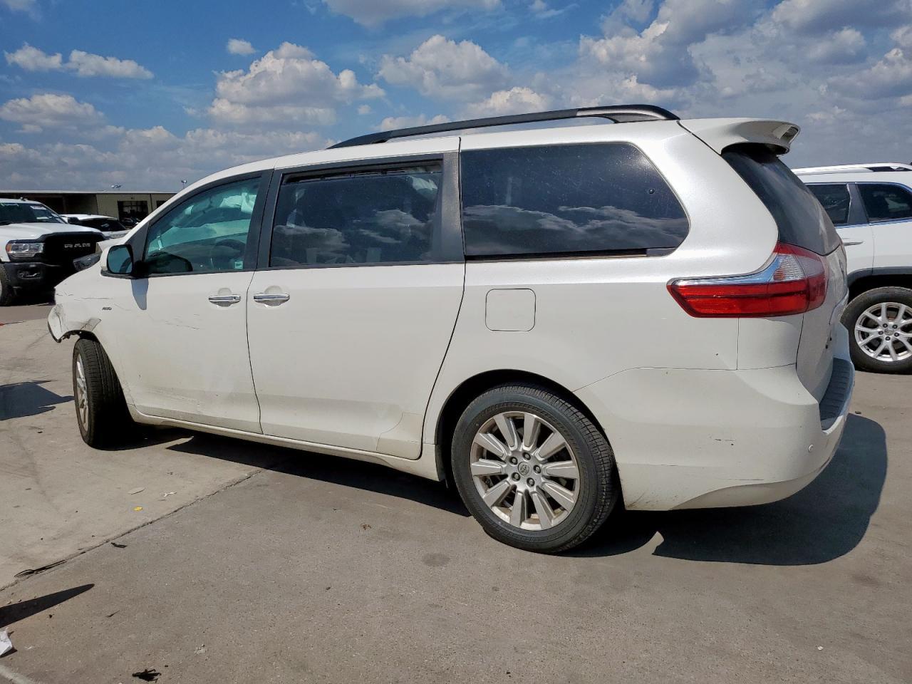 2017 TOYOTA SIENNA