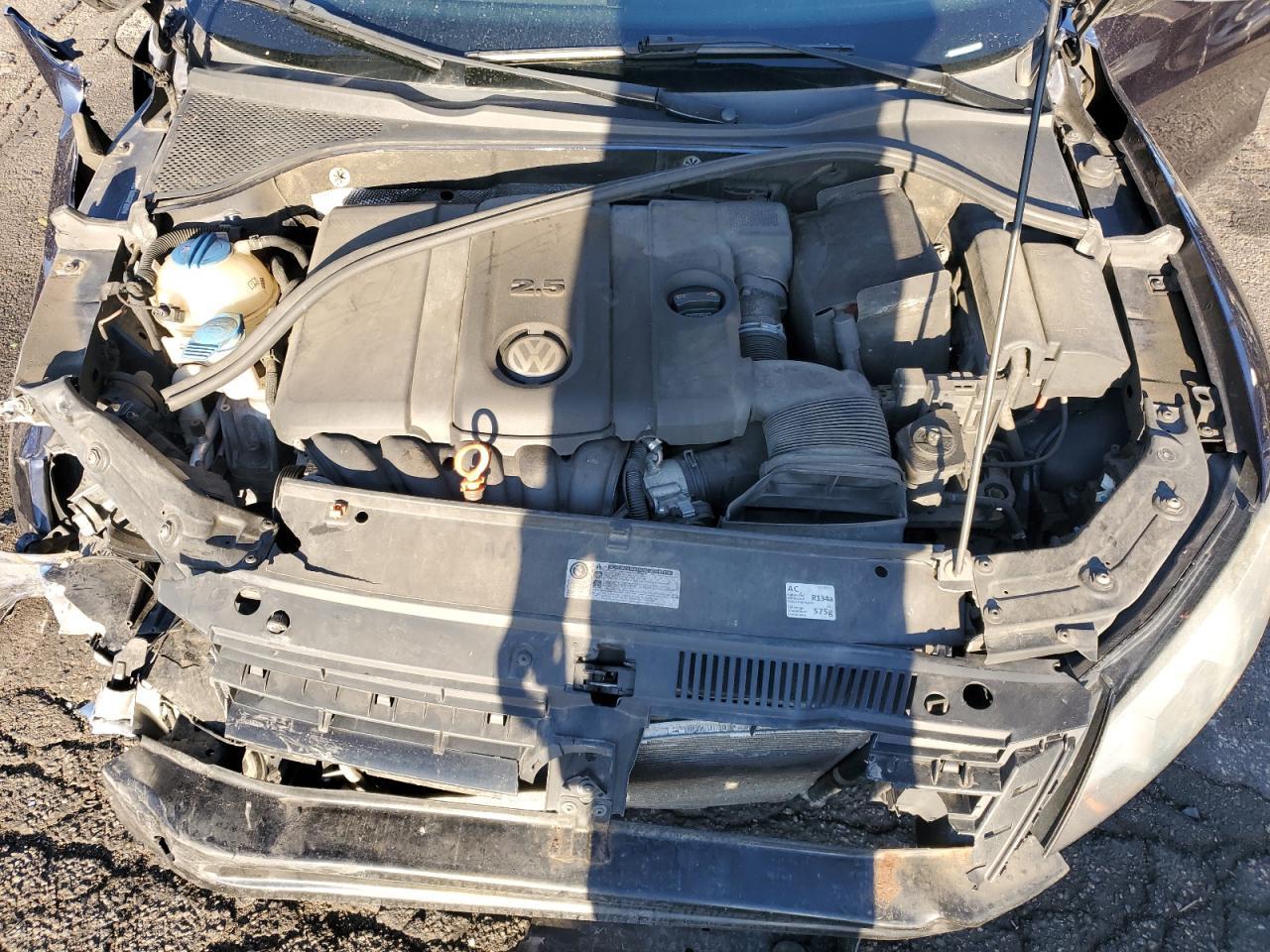 2012 VOLKSWAGEN Passat