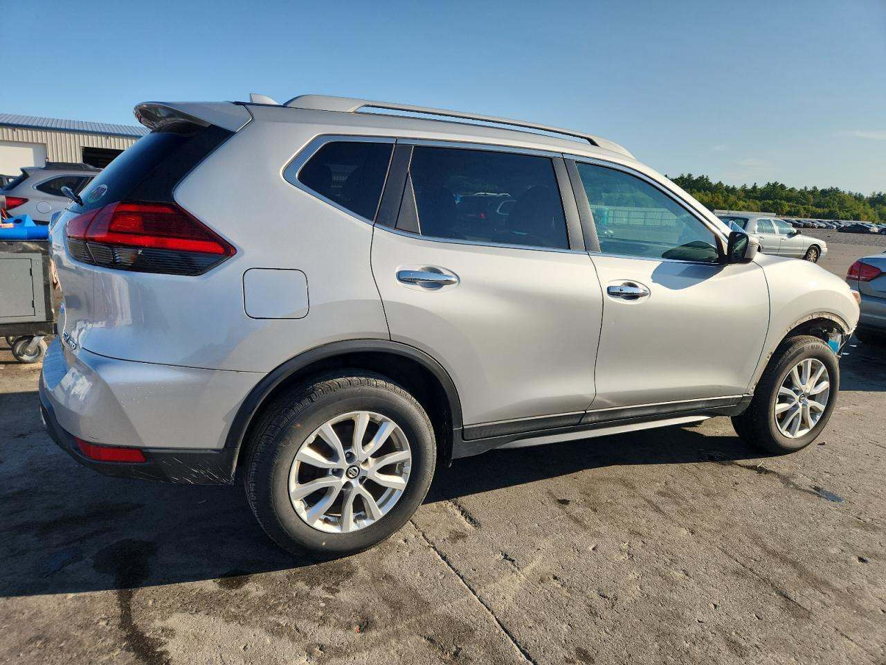 2017 NISSAN ROGUE