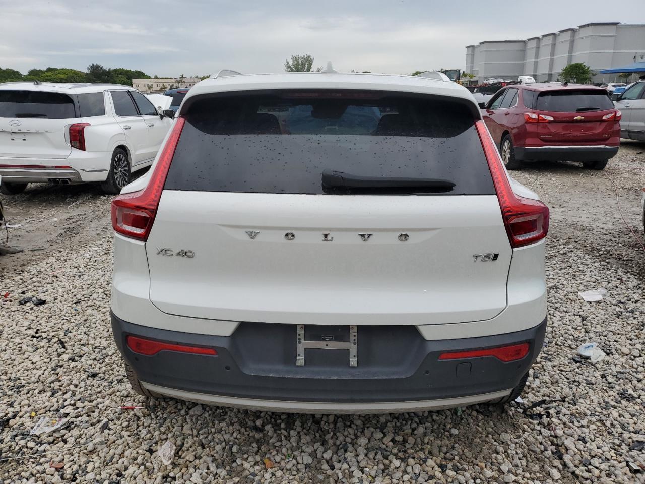 2019 VOLVO XC40