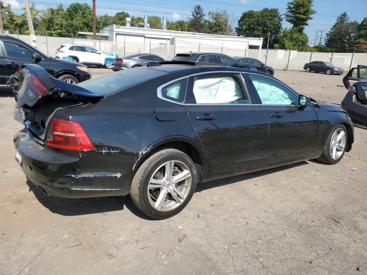 2018 VOLVO S90