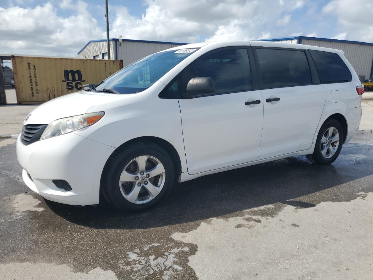 2016 TOYOTA SIENNA