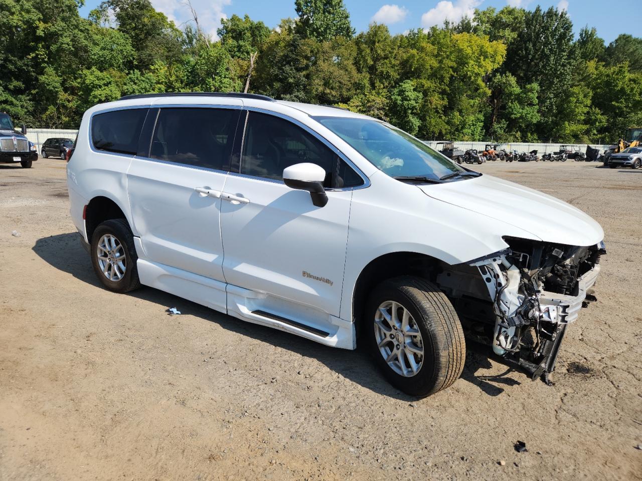 2021 CHRYSLER Voyager