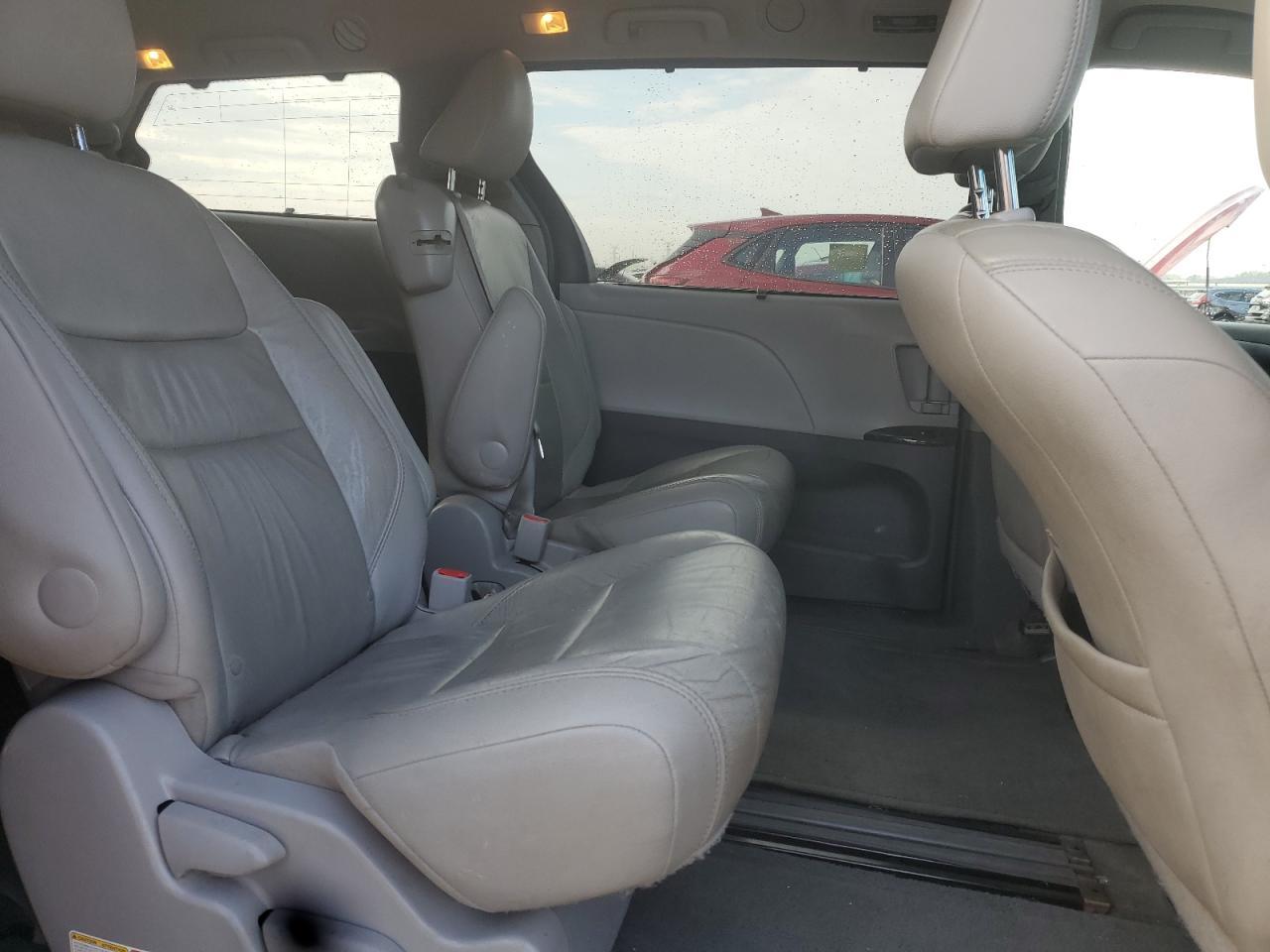 2015 TOYOTA SIENNA
