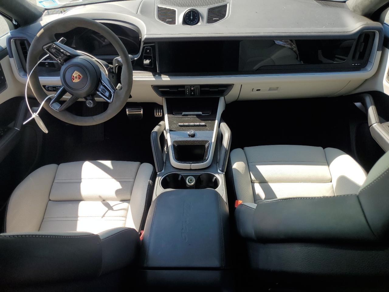 2024 PORSCHE CAYENNE