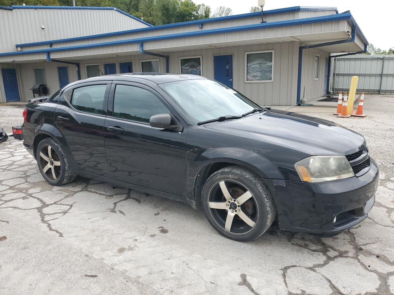 2013 DODGE Avenger