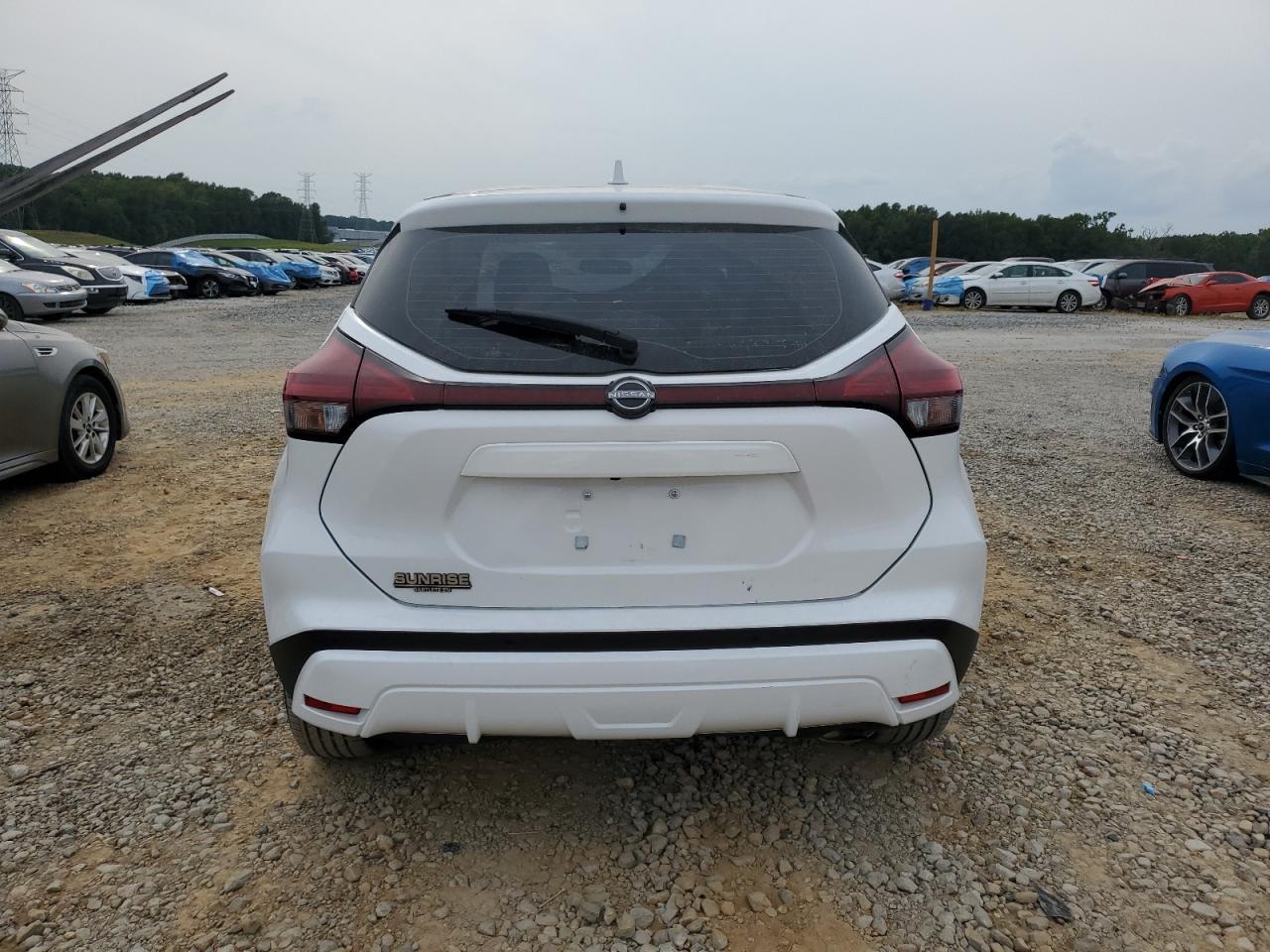 2023 NISSAN KICKS