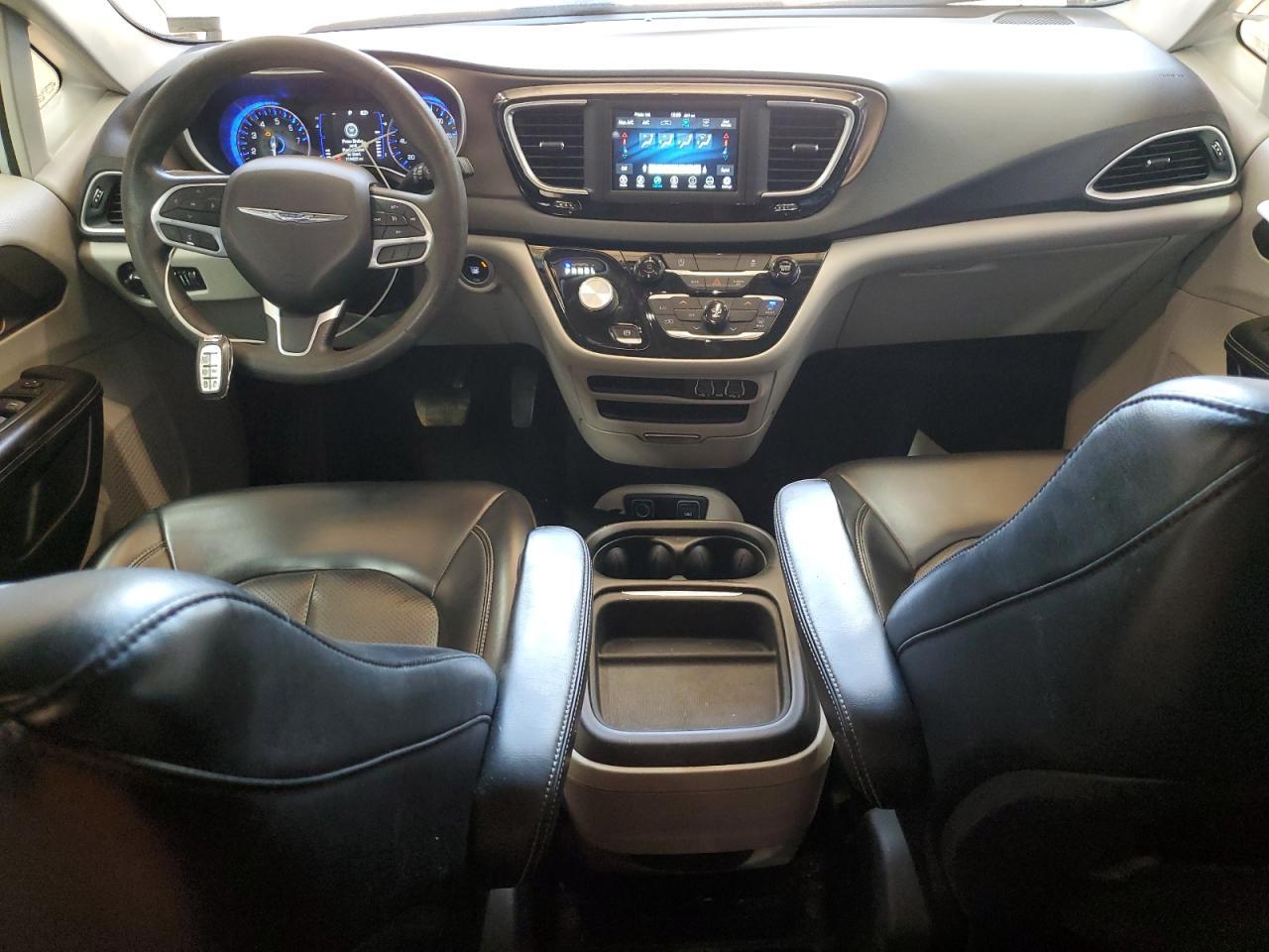 2021 CHRYSLER Voyager