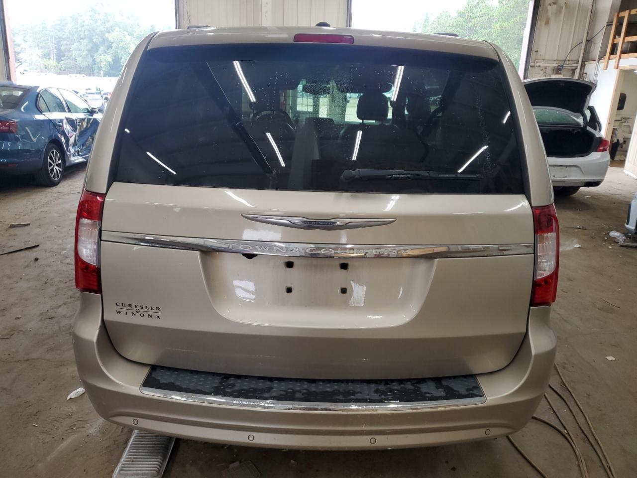 2013 CHRYSLER Town & Country