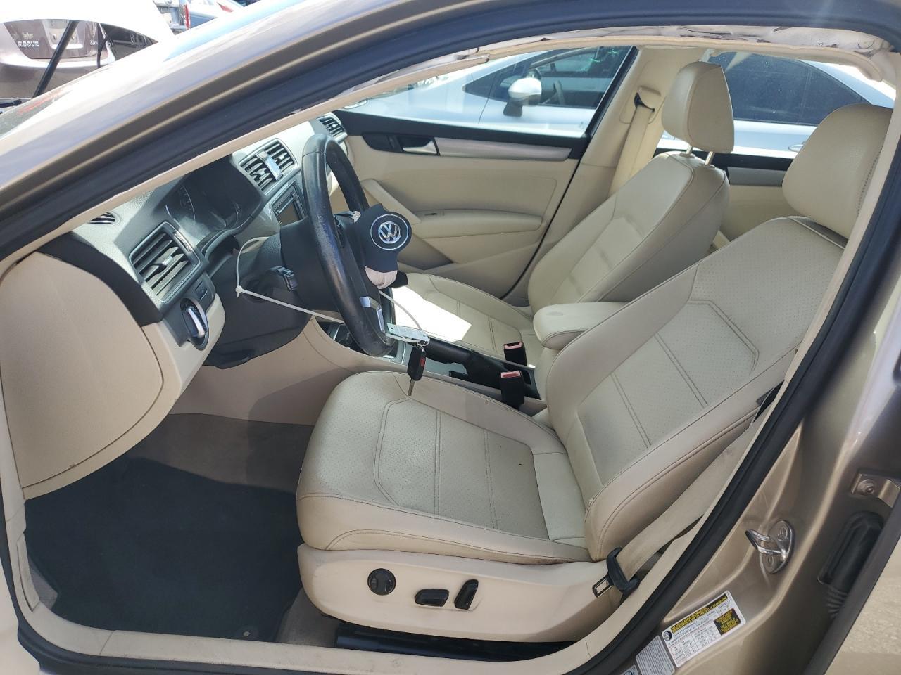 2015 VOLKSWAGEN Passat