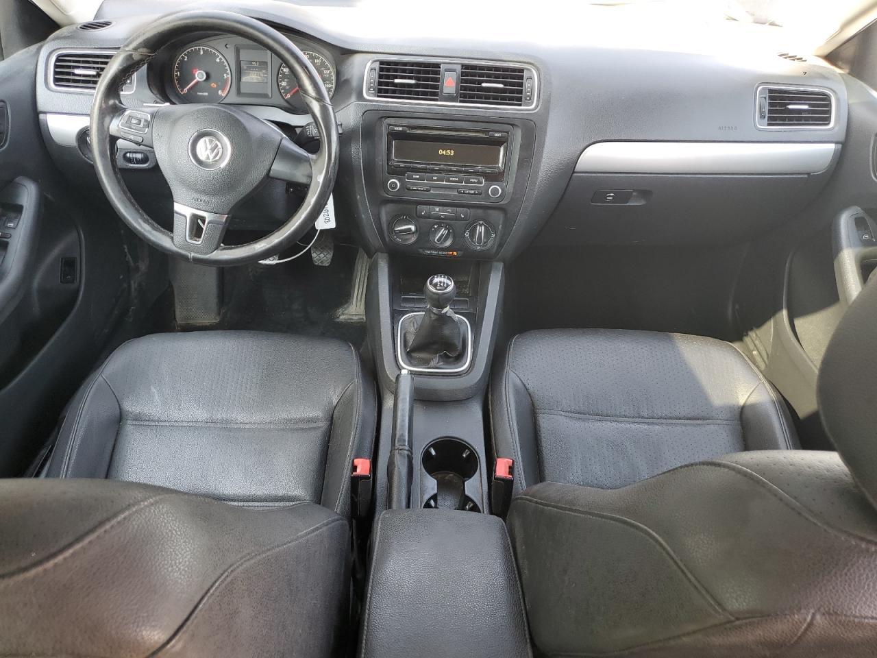 2011 VOLKSWAGEN JETTA