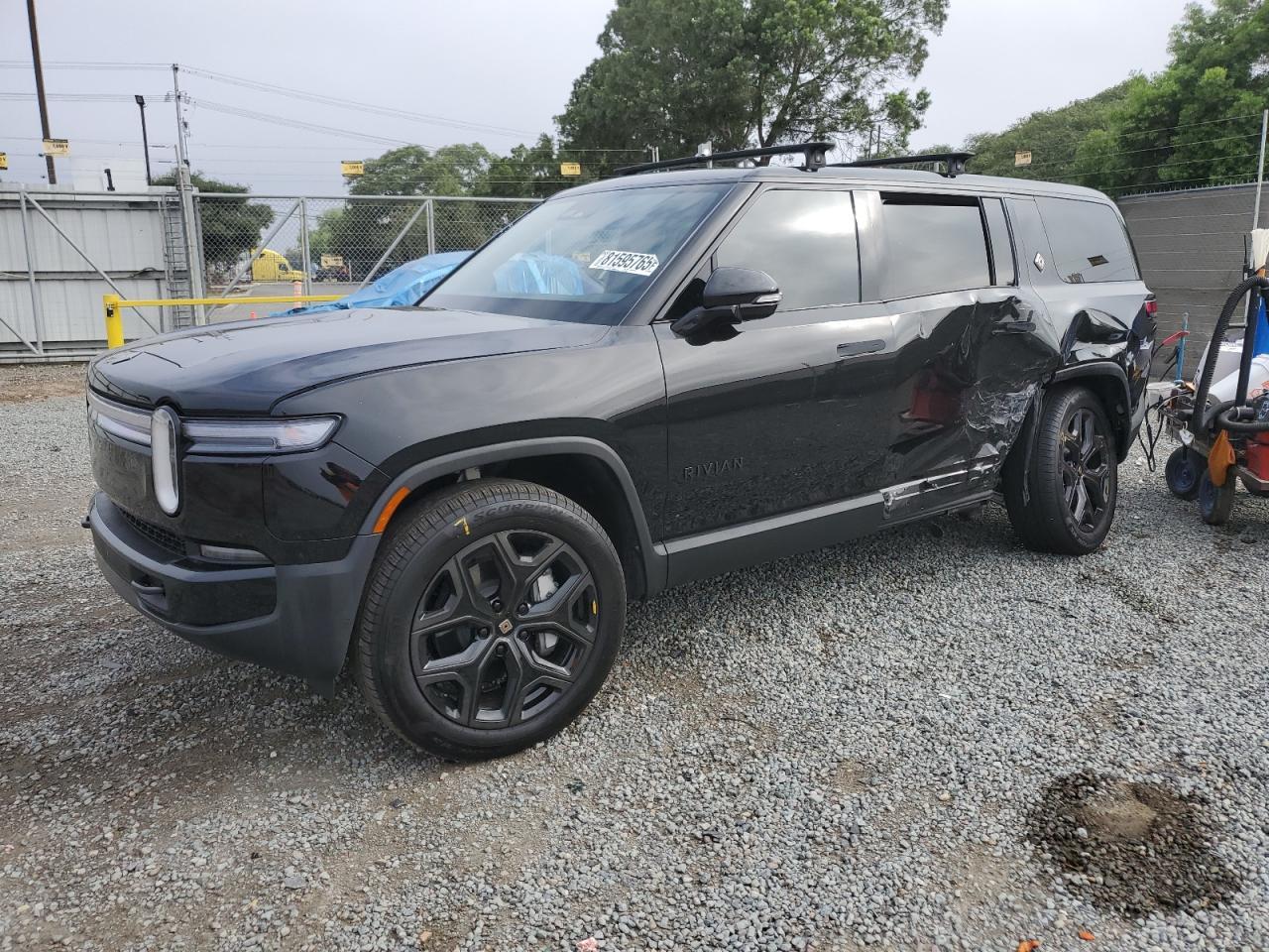 2025 RIVIAN R1s