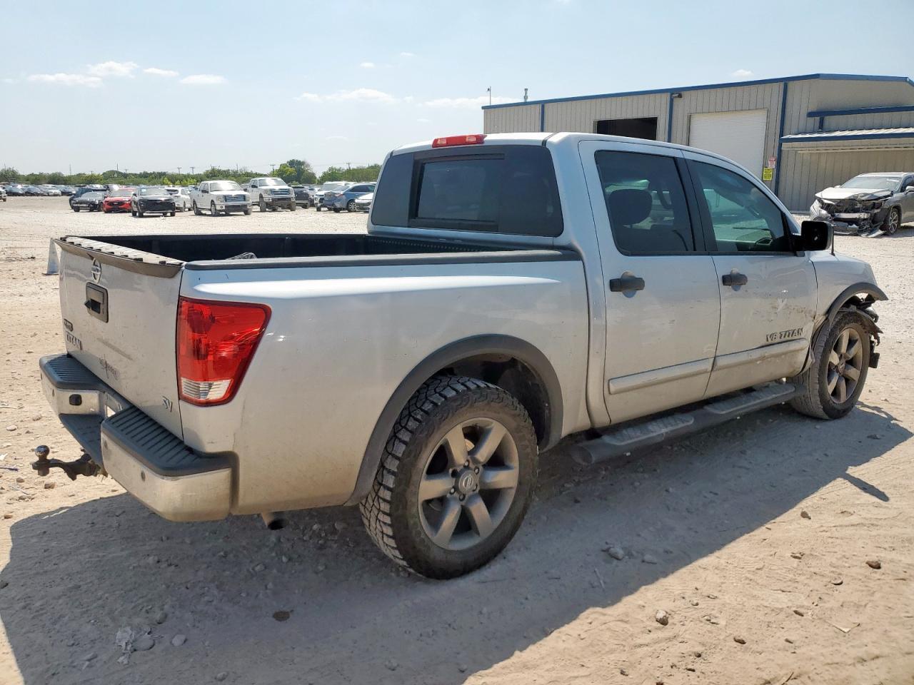 2015 NISSAN Titan