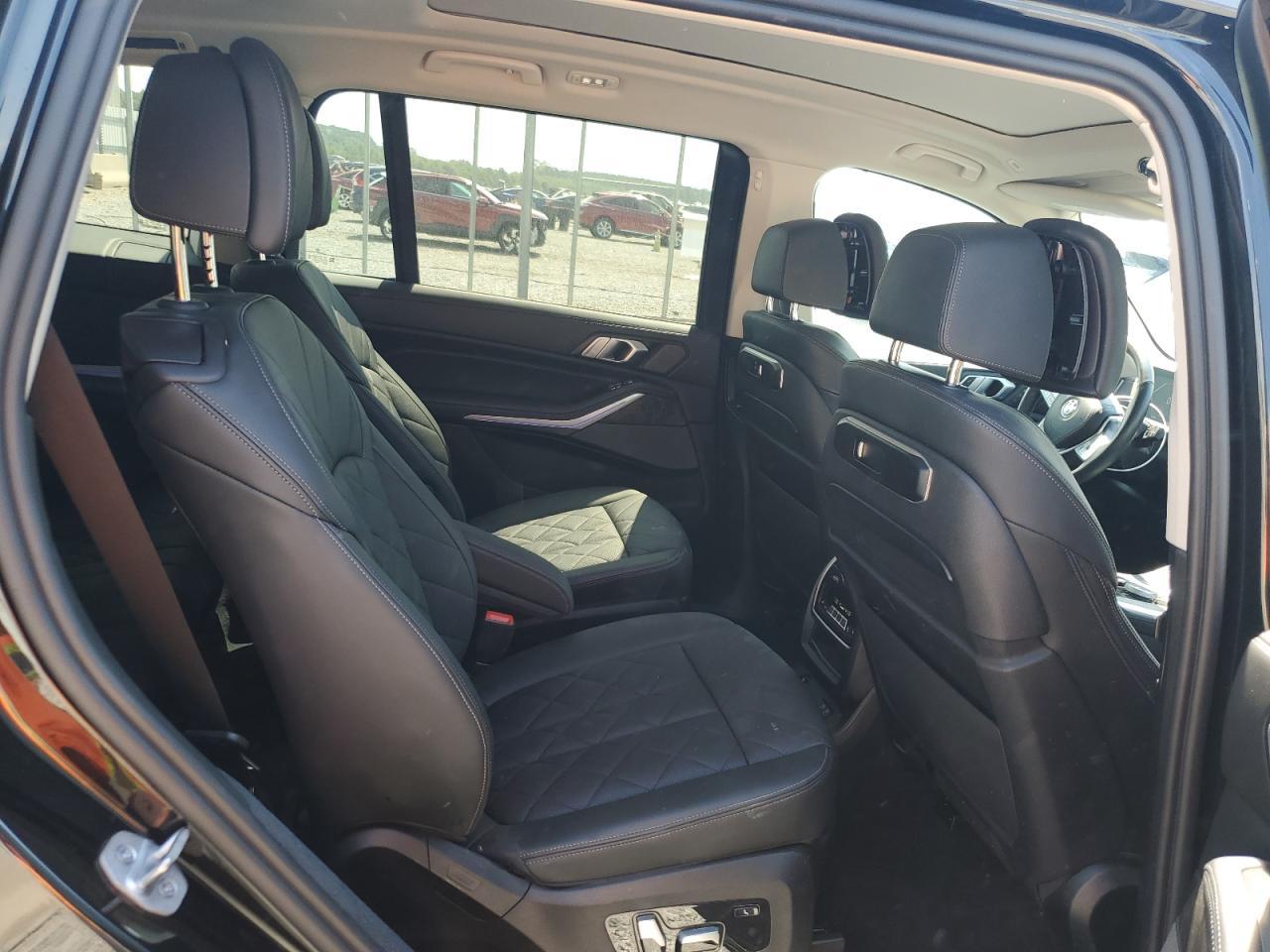 2023 BMW X7