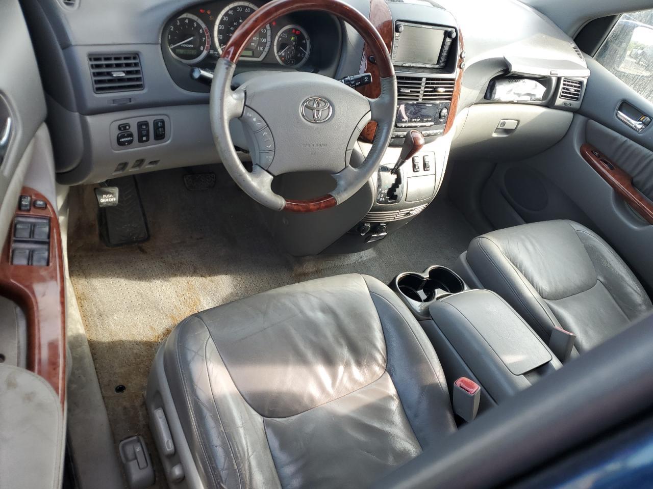 2005 TOYOTA SIENNA