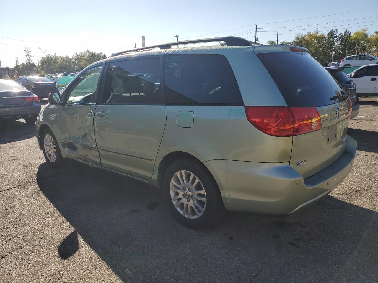 2010 TOYOTA SIENNA