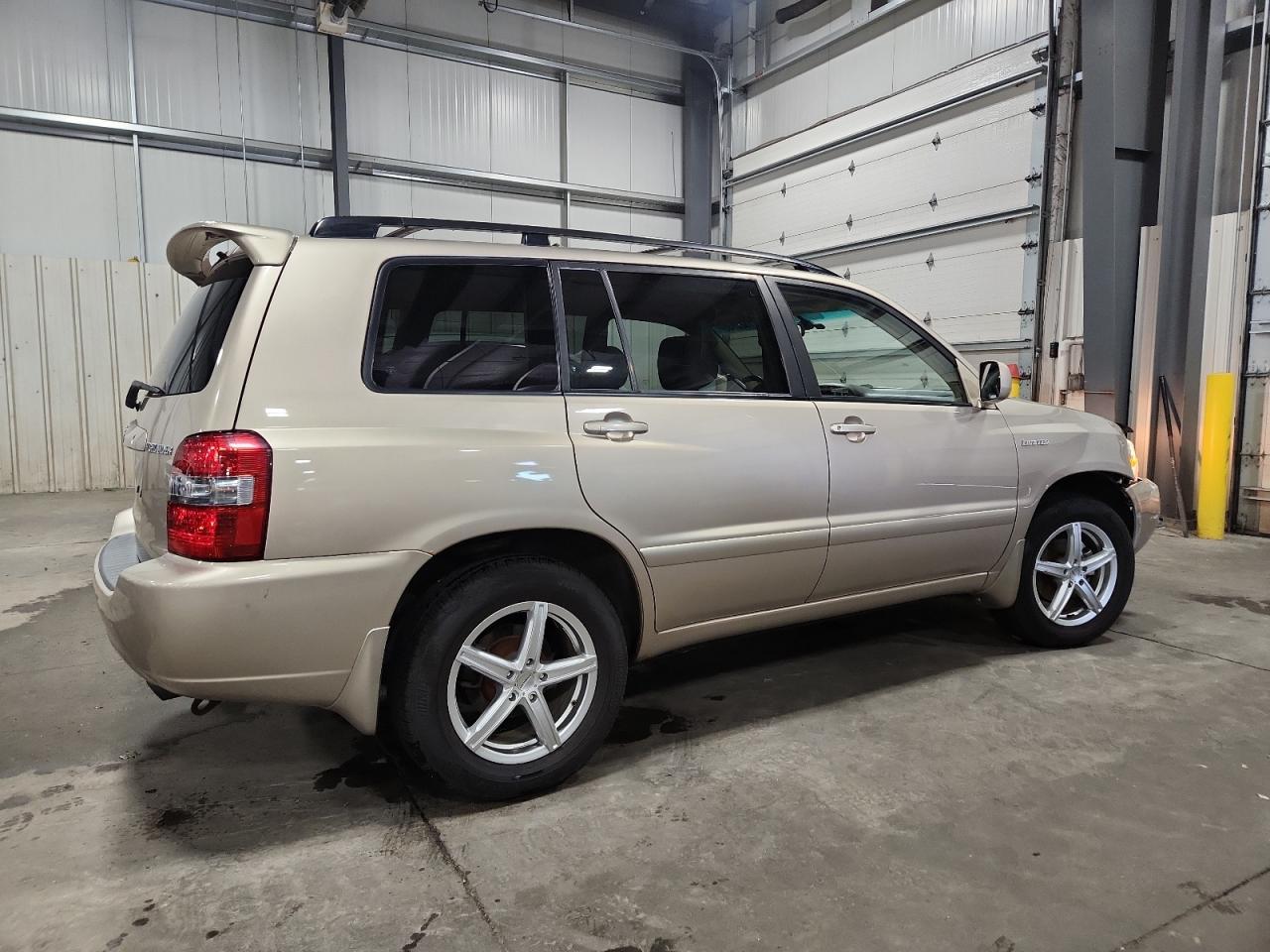 2004 TOYOTA HIGHLANDER