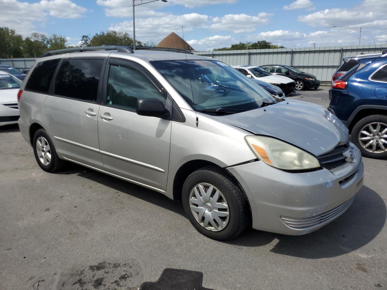 2004 TOYOTA SIENNA