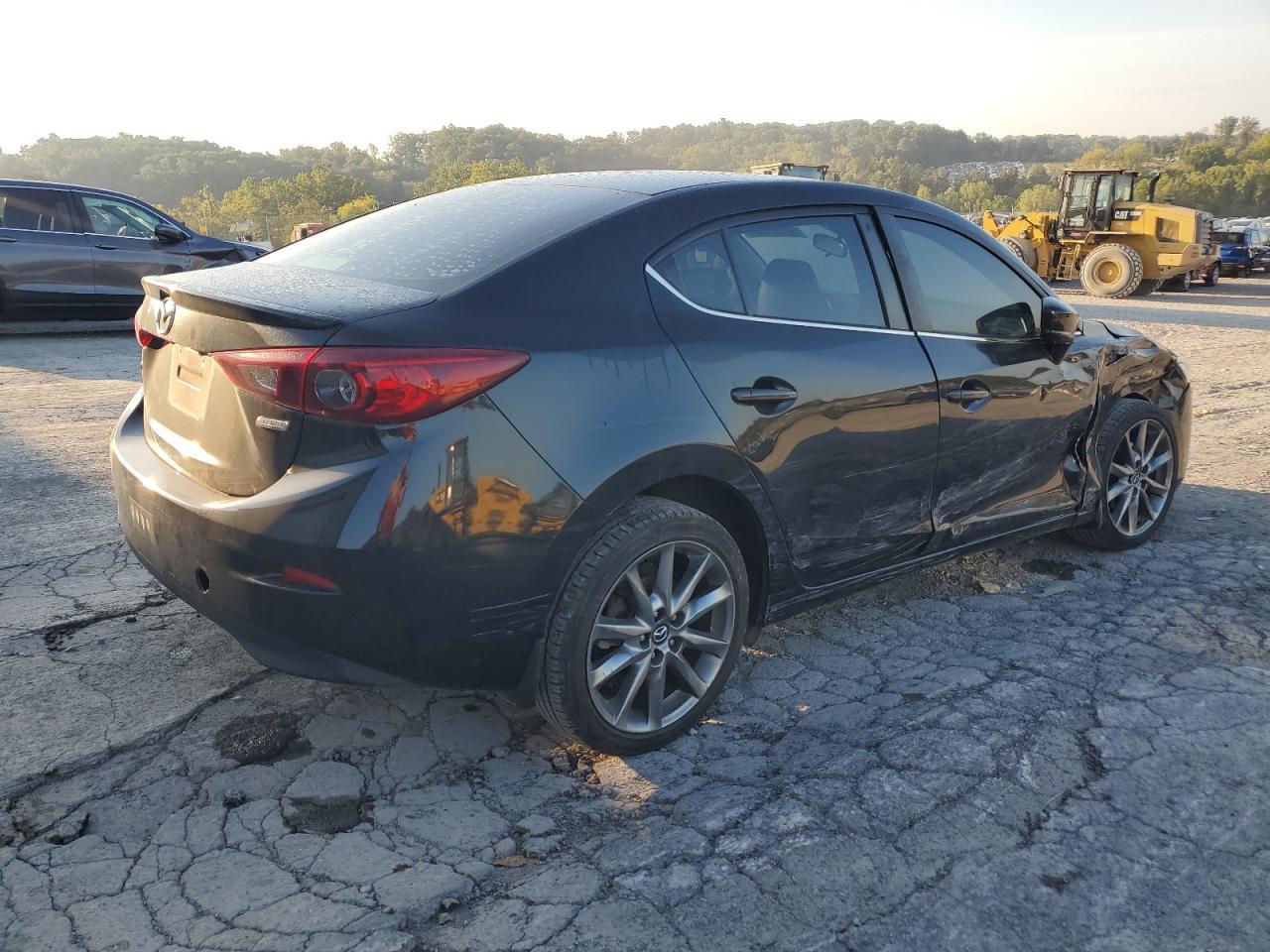 2018 MAZDA 3