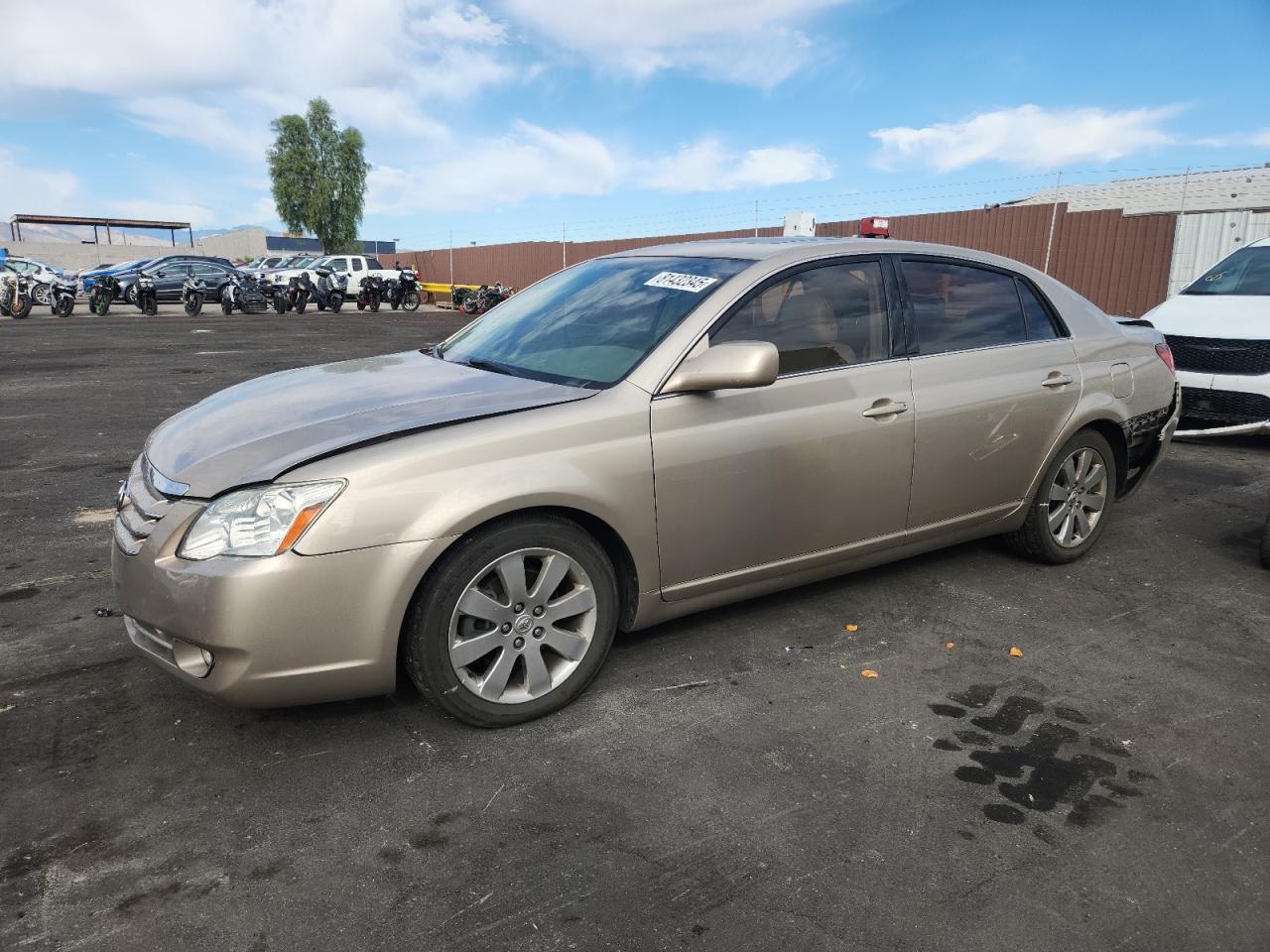 2005 TOYOTA Avalon