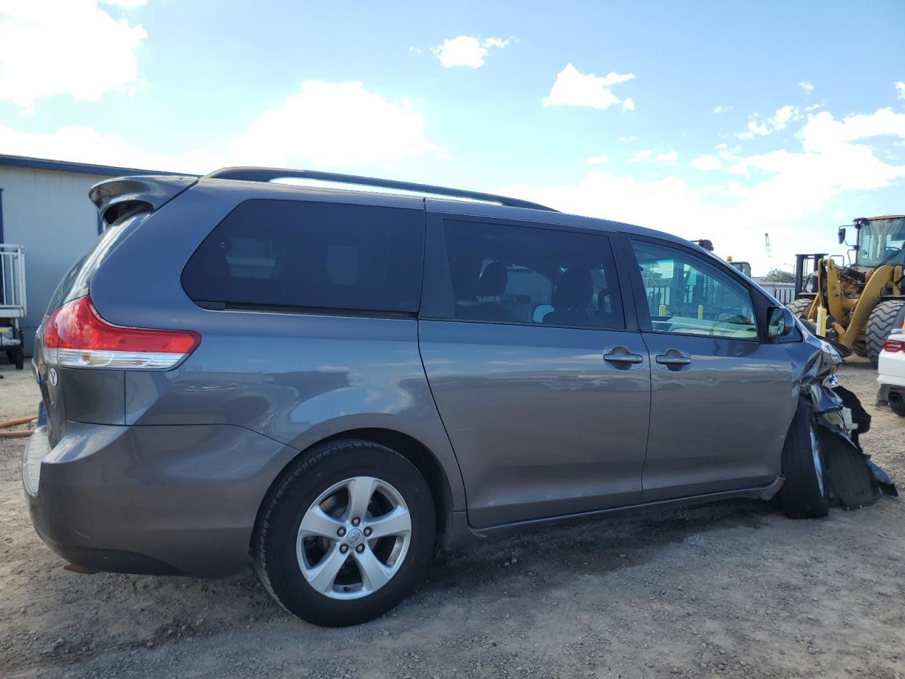 2014 TOYOTA SIENNA