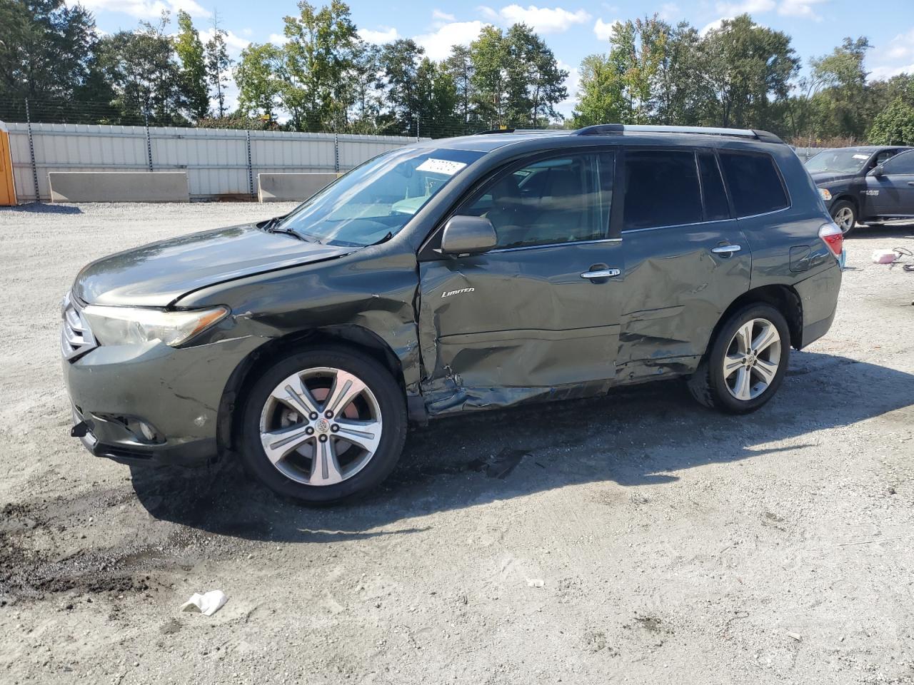 2013 TOYOTA HIGHLANDER