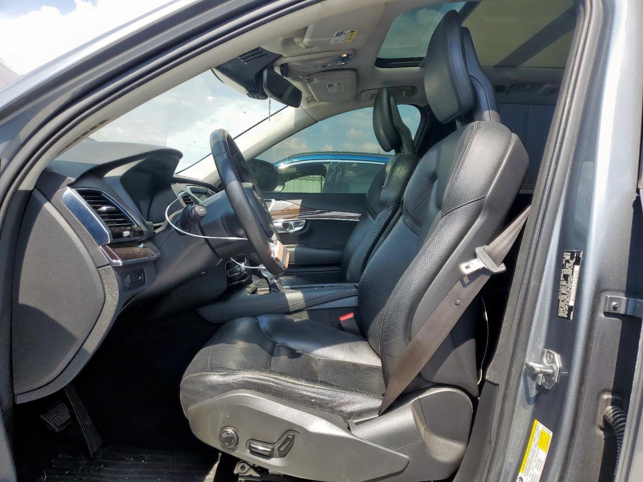 2016 VOLVO XC90
