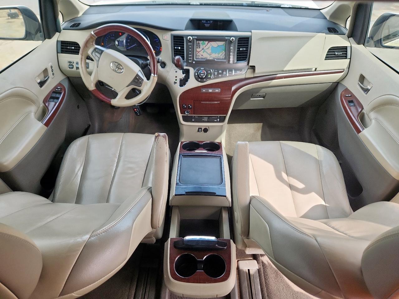 2012 TOYOTA SIENNA
