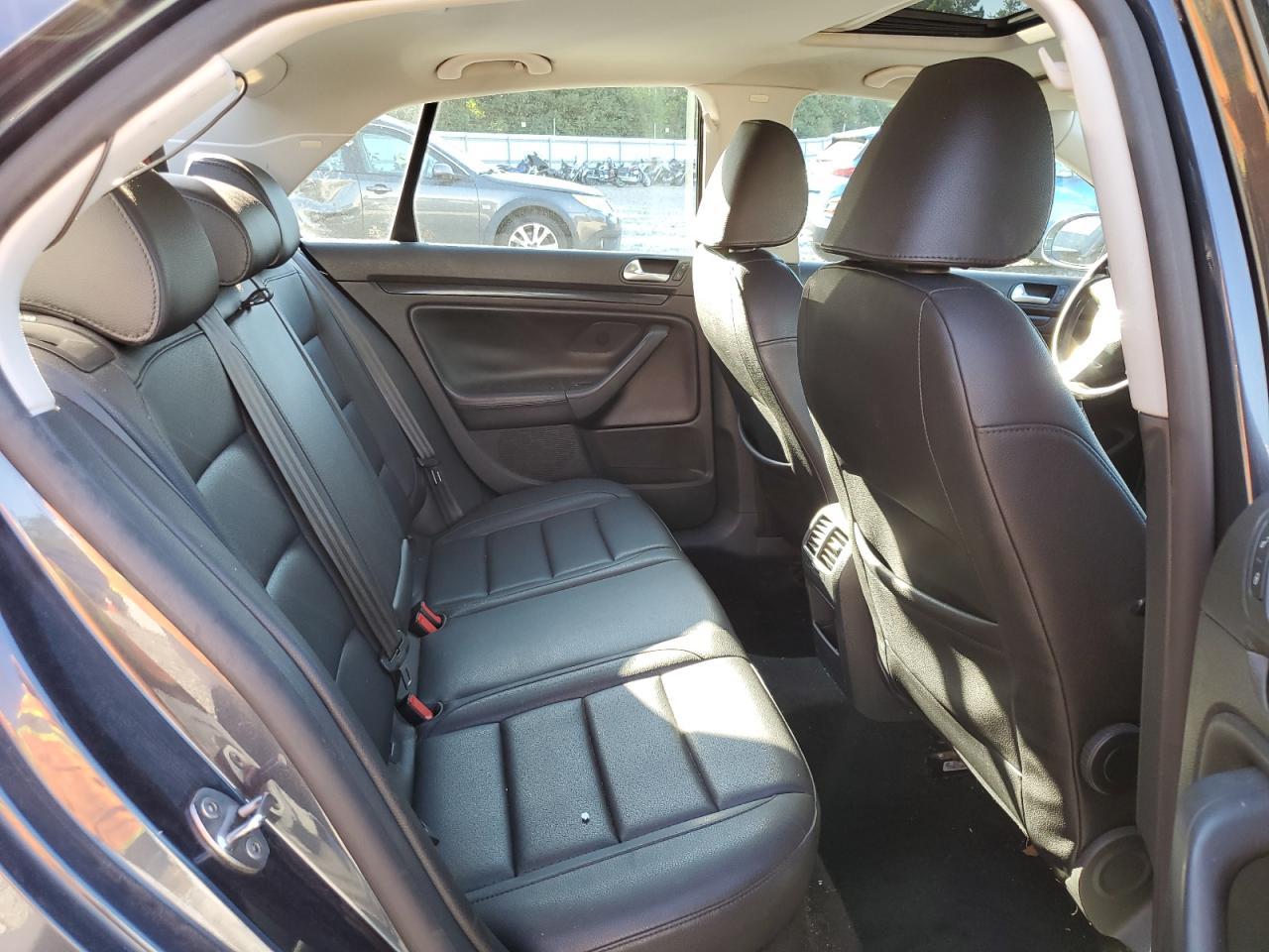 2010 VOLKSWAGEN JETTA
