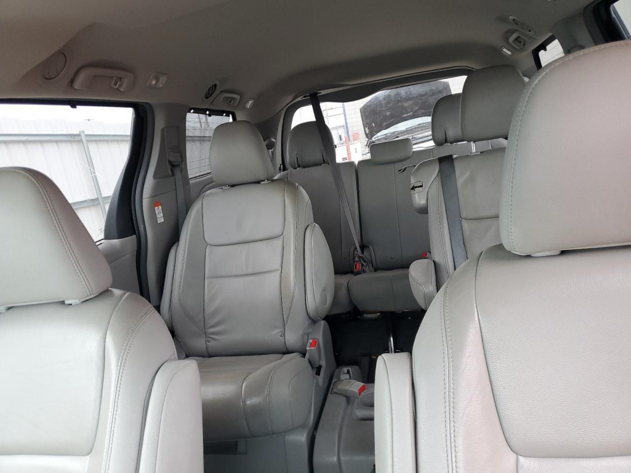 2015 TOYOTA SIENNA