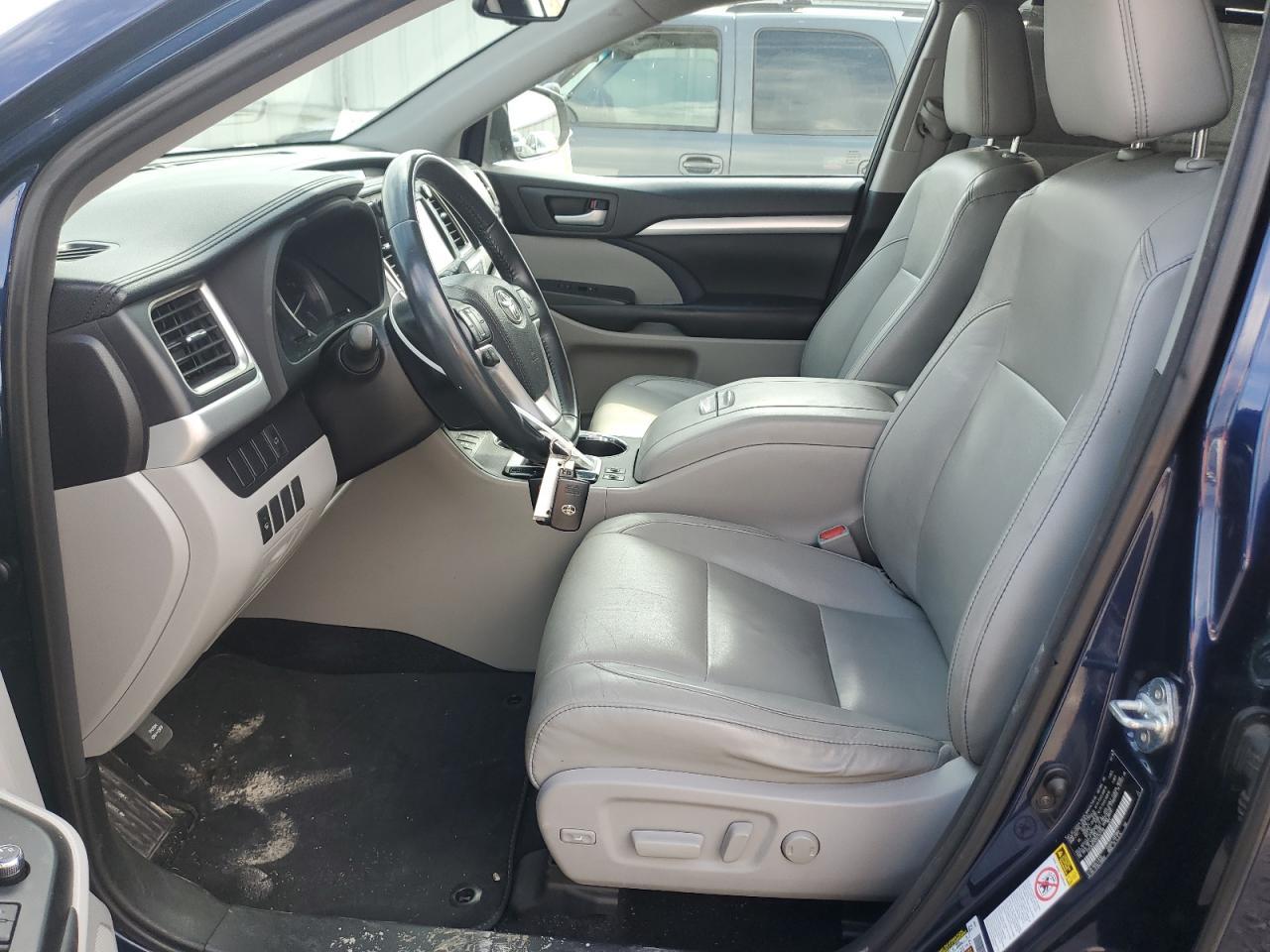 2016 TOYOTA HIGHLANDER