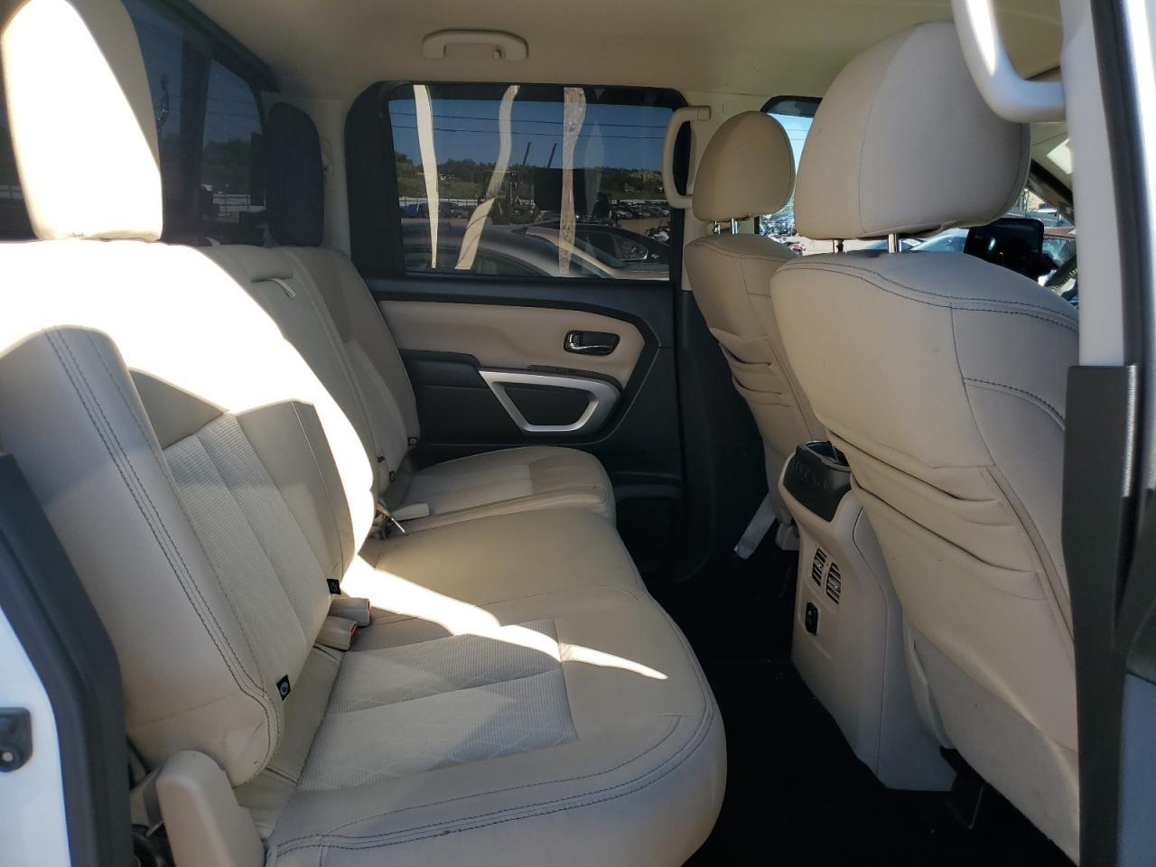 2016 NISSAN Titan