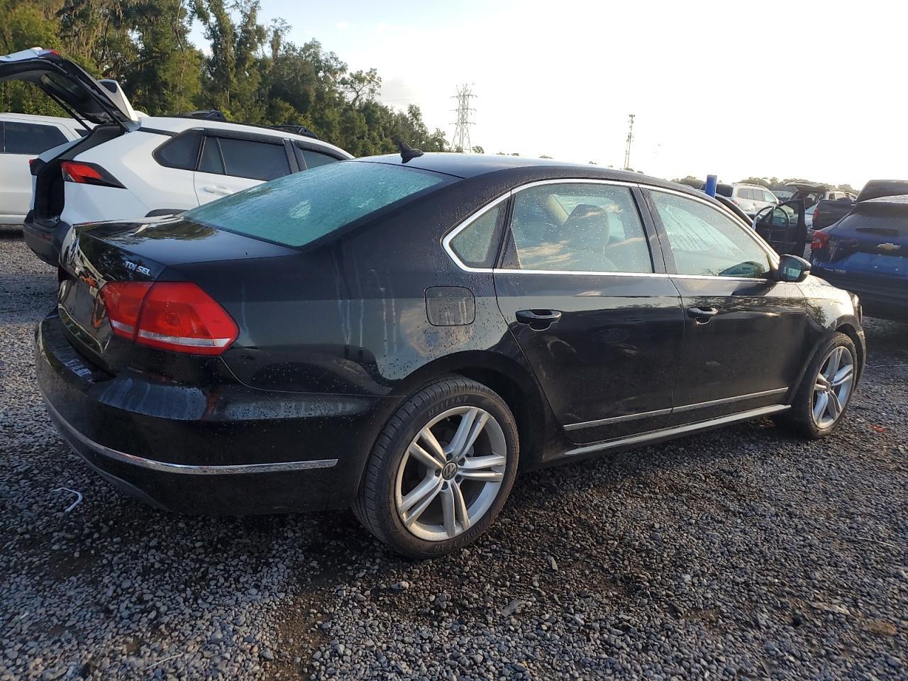 2014 VOLKSWAGEN Passat