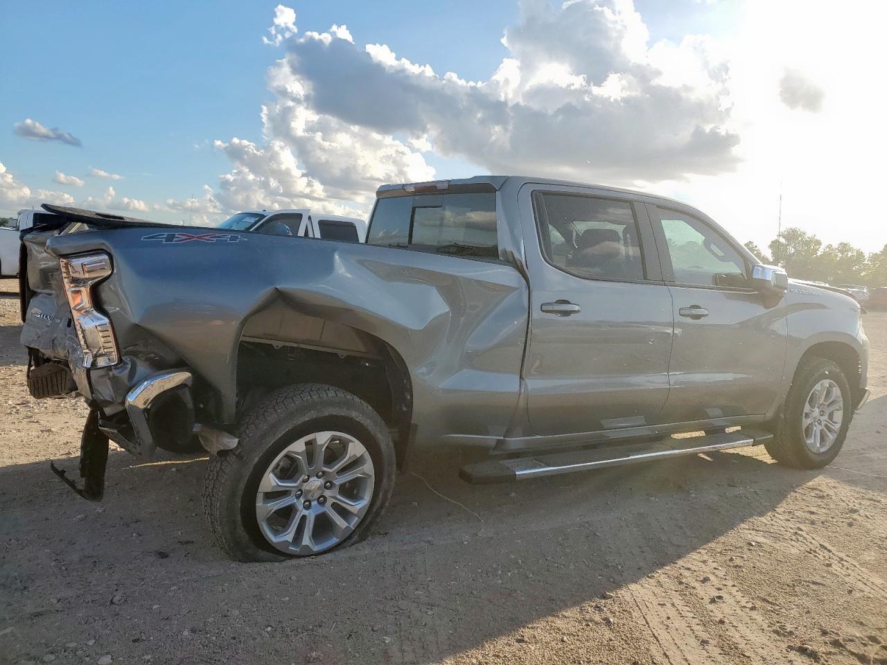 2025 CHEVROLET Silverado