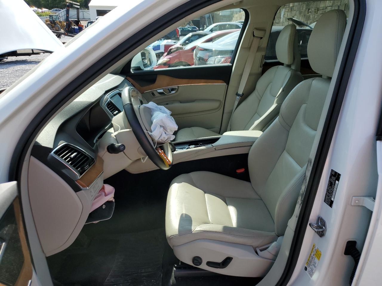 2021 VOLVO XC90